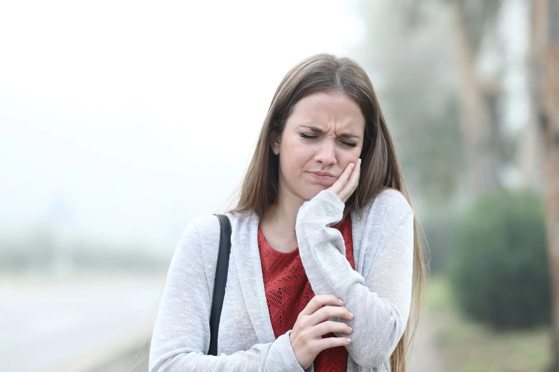 Woman in need of emergency dentistry