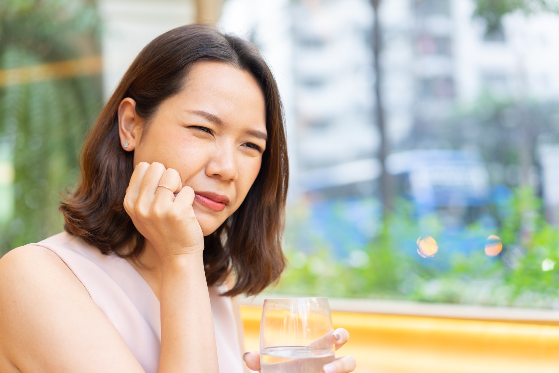 Woman with teeth sensitive to cold